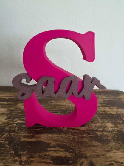 Naamletter S met naam Saar, roze en grijs